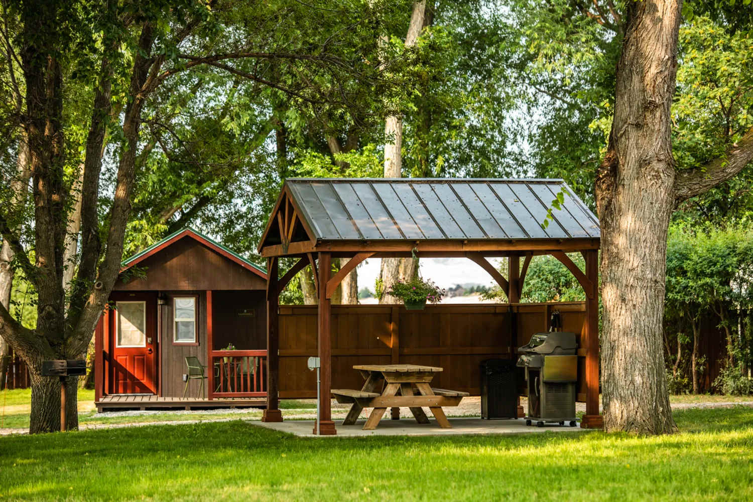 Lake Shore Lodge
