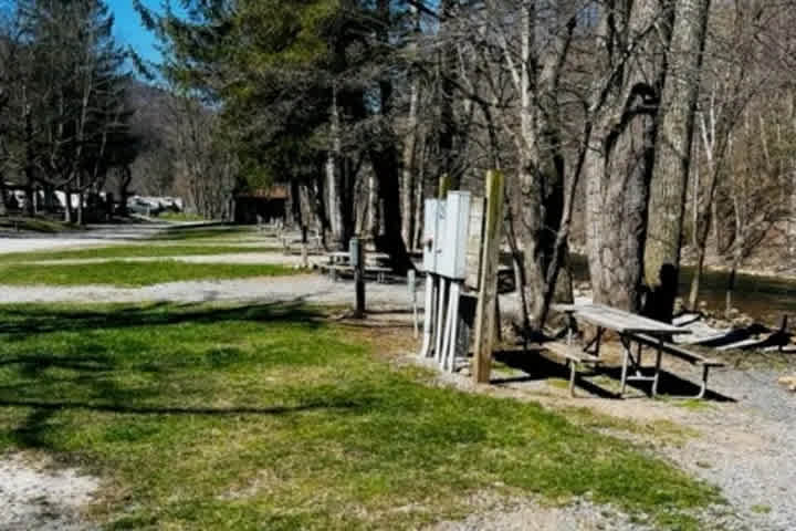 Revelle's River Resort