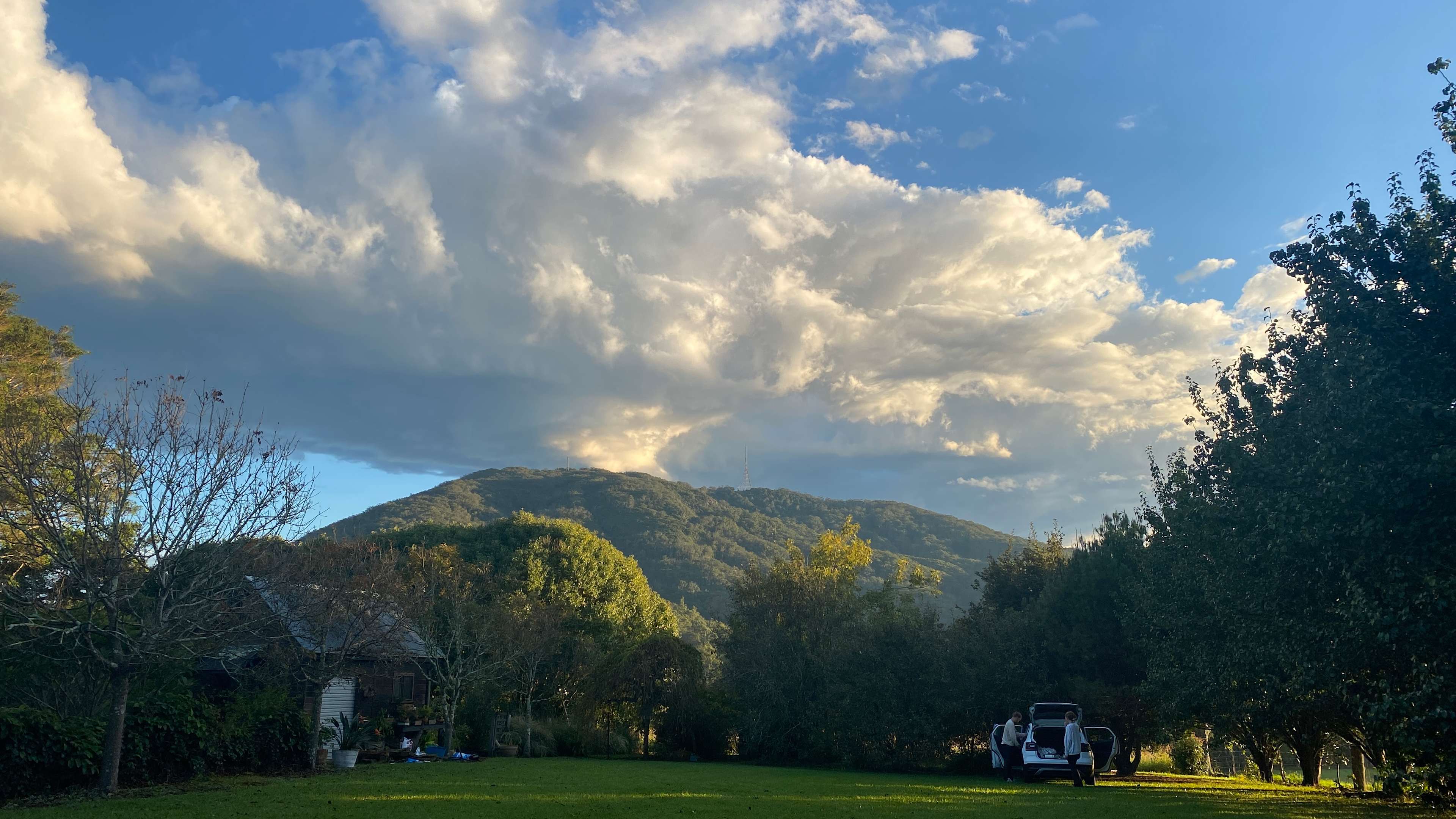 Picturesque mountains nearby