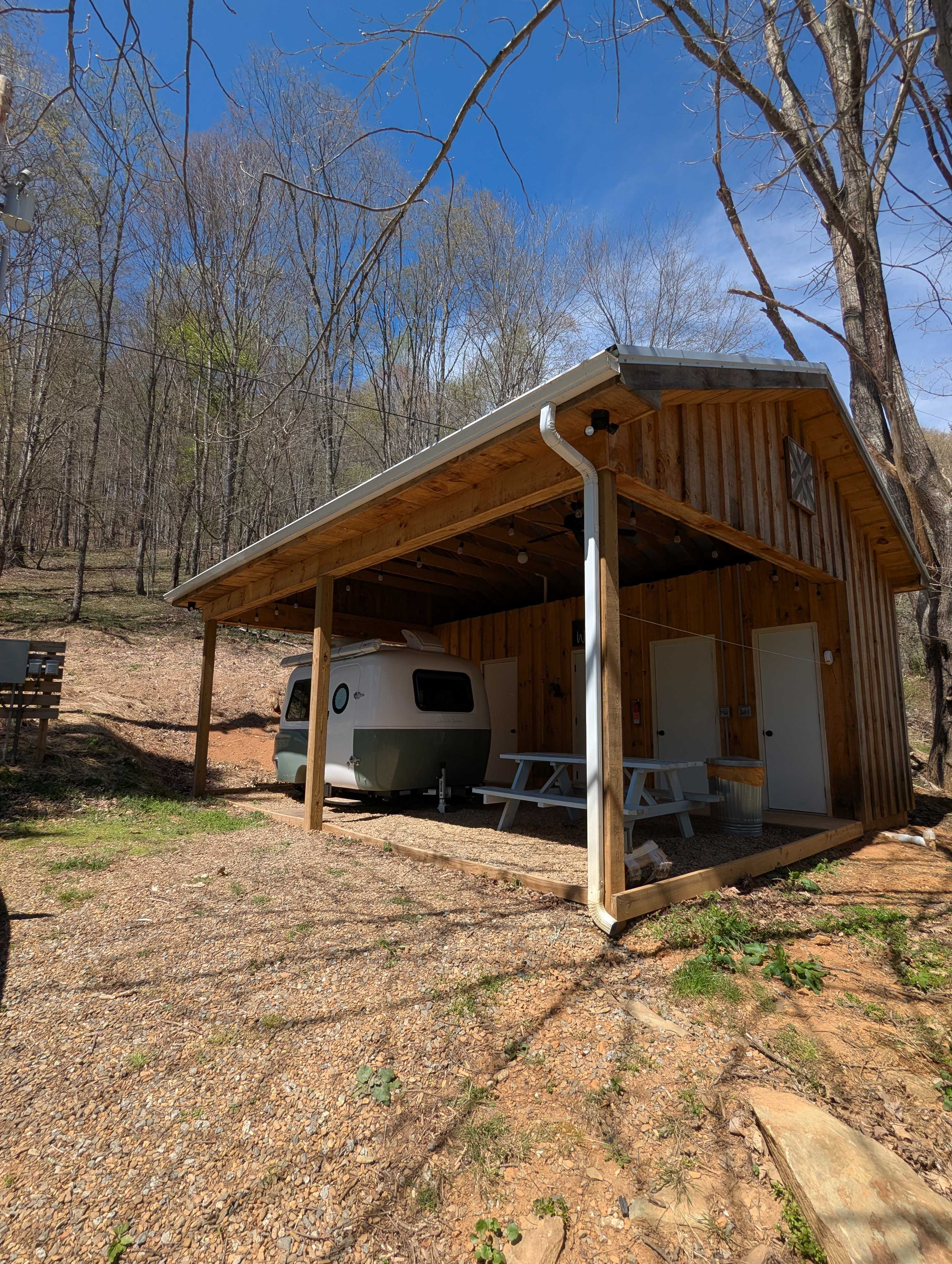 LAUREL HILL HAVEN, Va. Blue Ridge