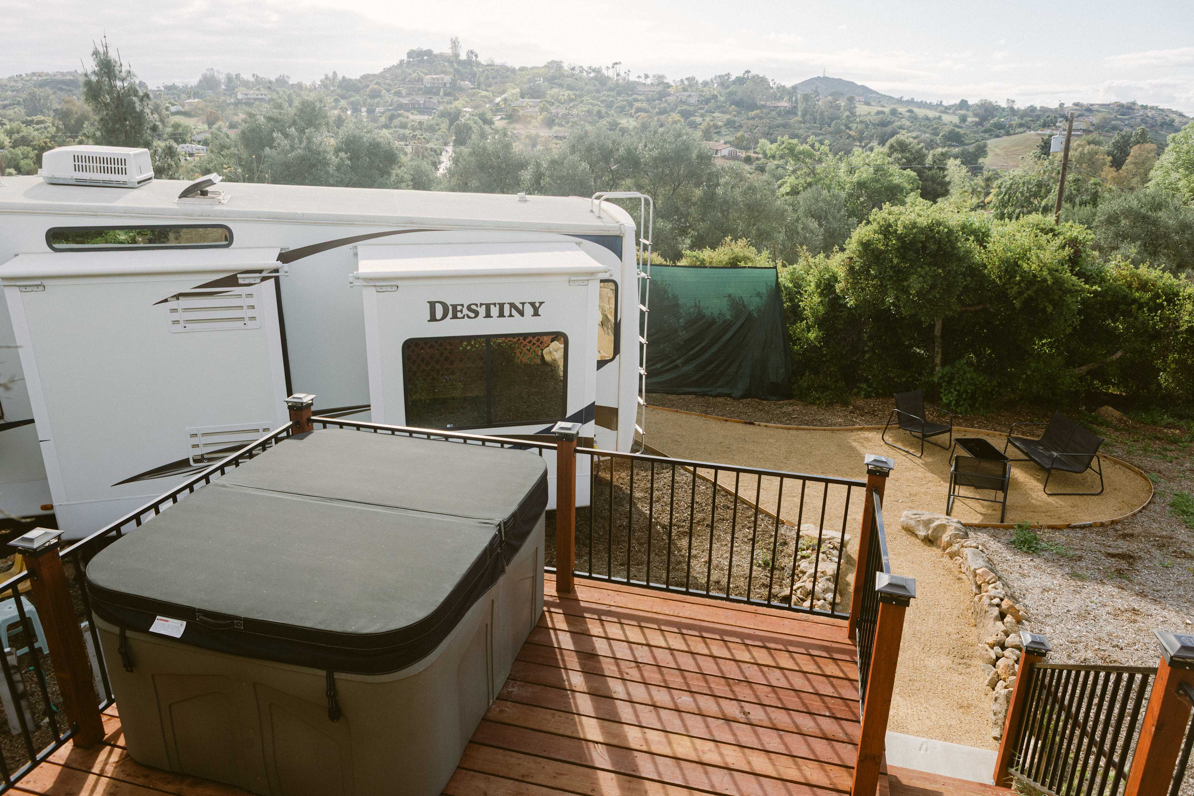 Cozy 5th Wheel W/ Hot Tub