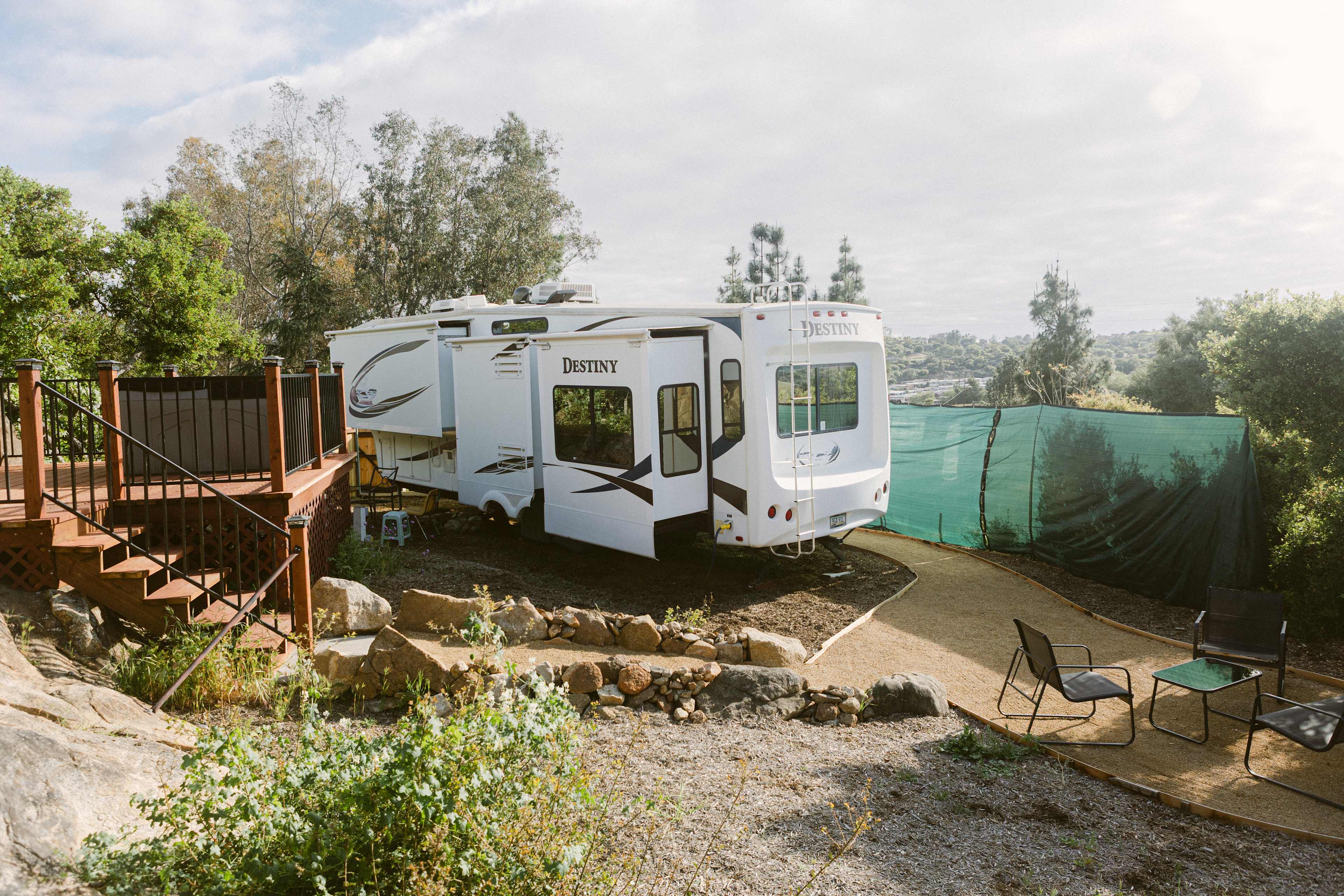 Cozy 5th Wheel W/ Hot Tub
