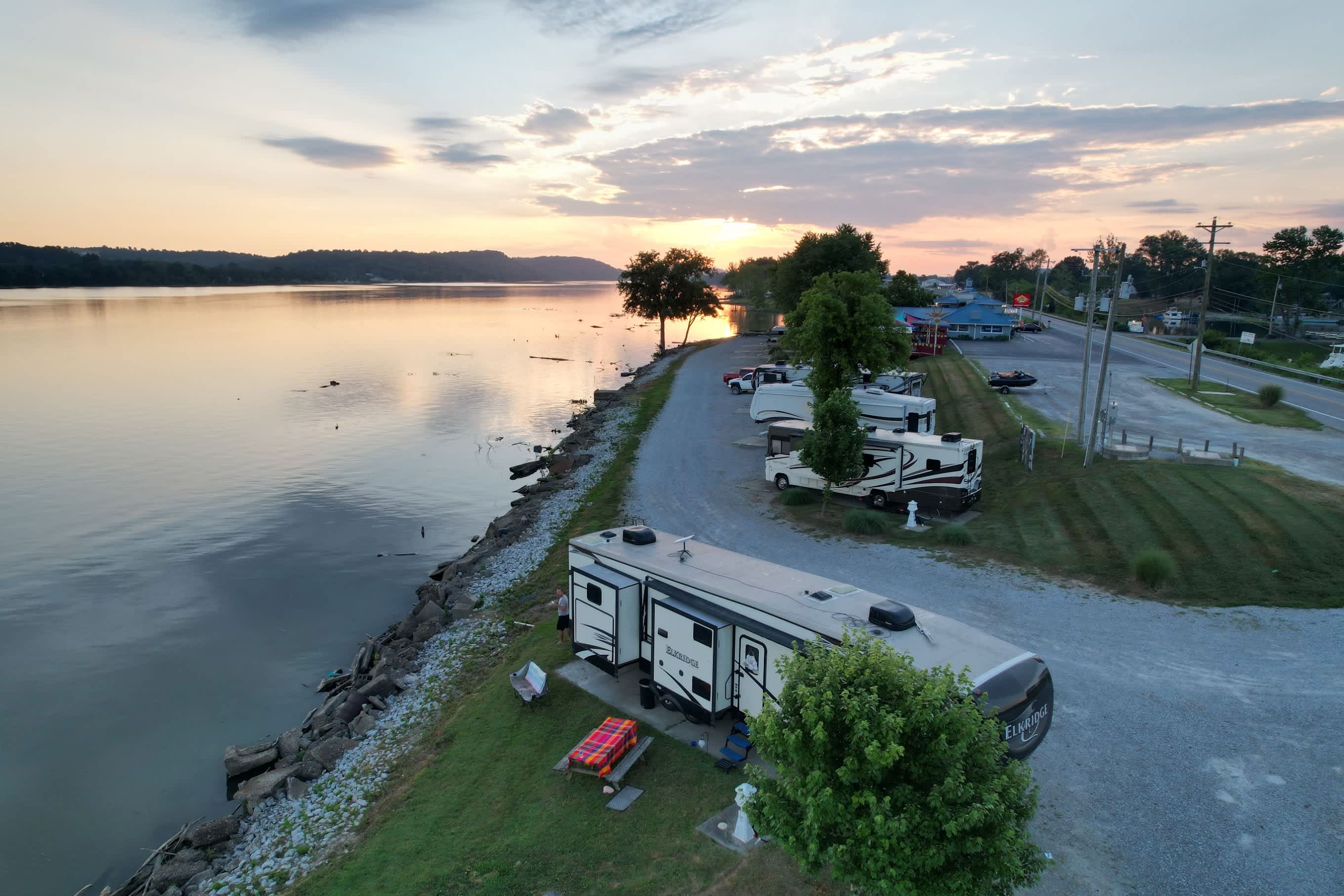 Smugglers Cove Marina & Campground