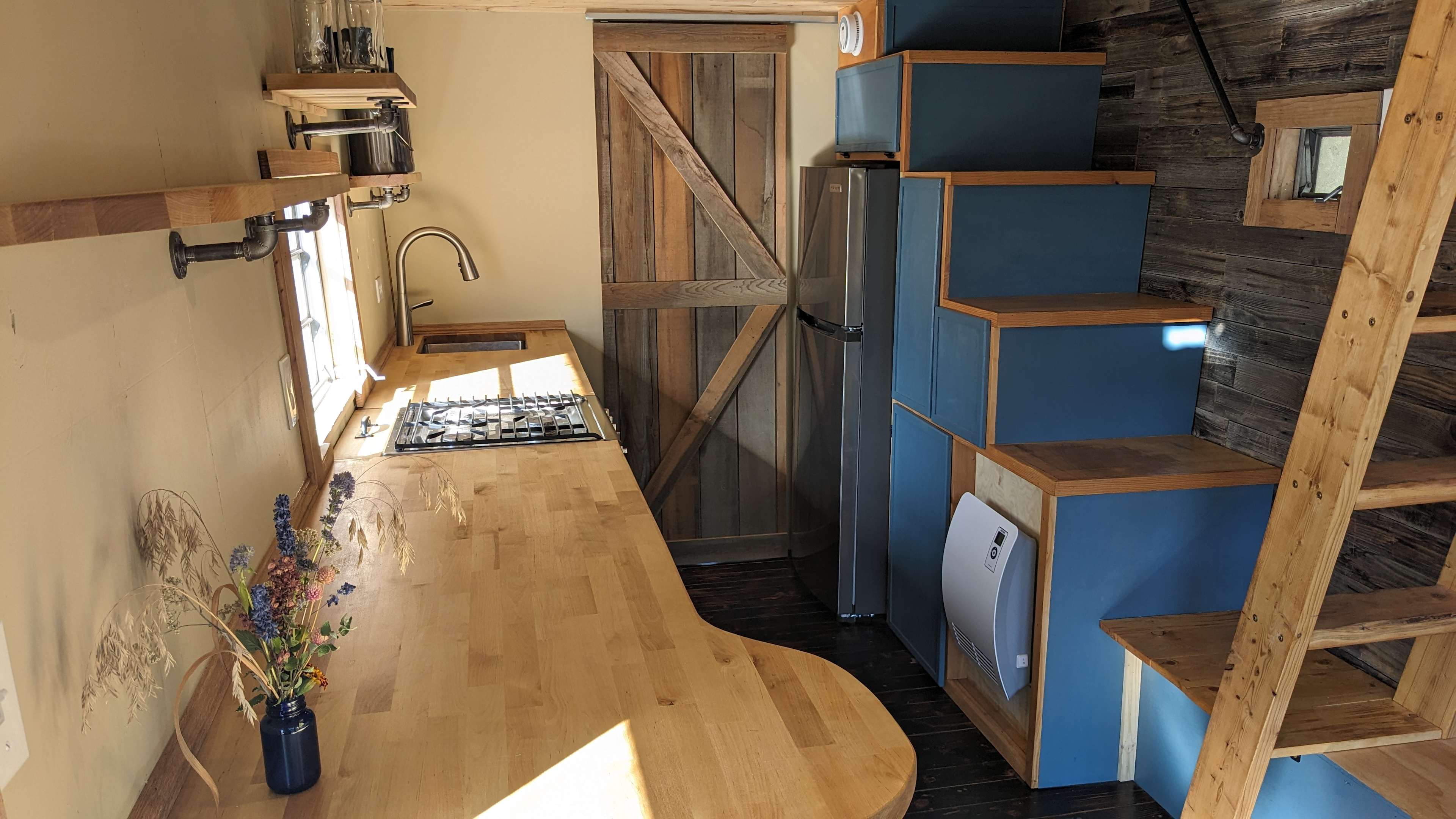 A glimpse inside the tiny house. More interior photos are posted in the 'site' section. 