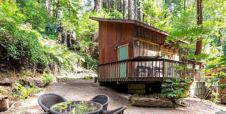 The Little Poppy Cabin! 🌸