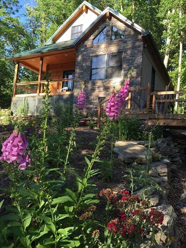Spacious Barn Cabin Perfect for Large Groups in Fayetteville, West Virginia