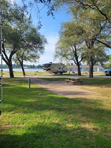 White Oaks on the Lake RV Resort