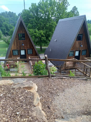 Wrong Way River Lodge & Cabins