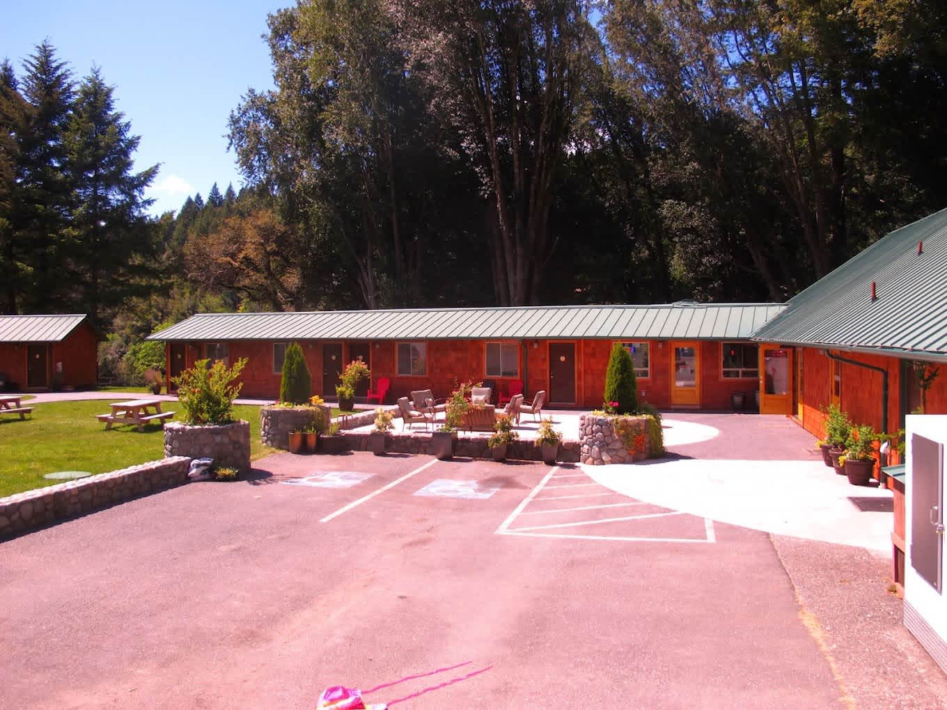 Cougar Lane Lodge & RV
