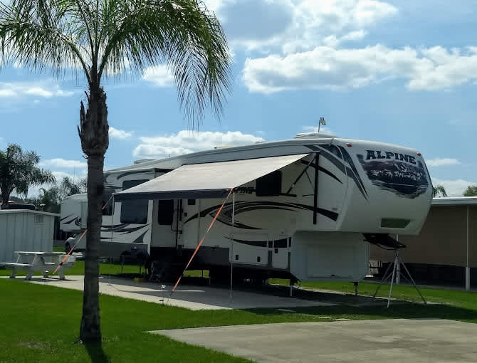 Cross Creek Country Club and RV Resort