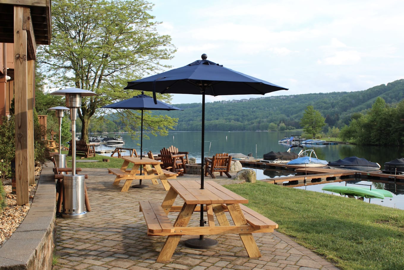 Lakefront Lodge