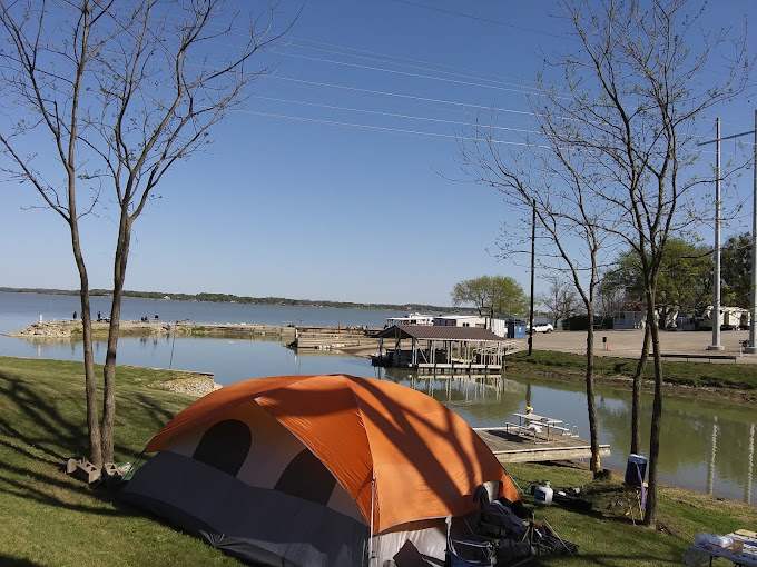 Sunset Cove Marina, RV Park and Grill