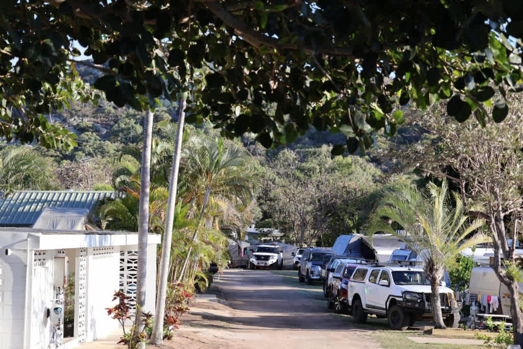 Rose Bay Beach Caravan Bowen