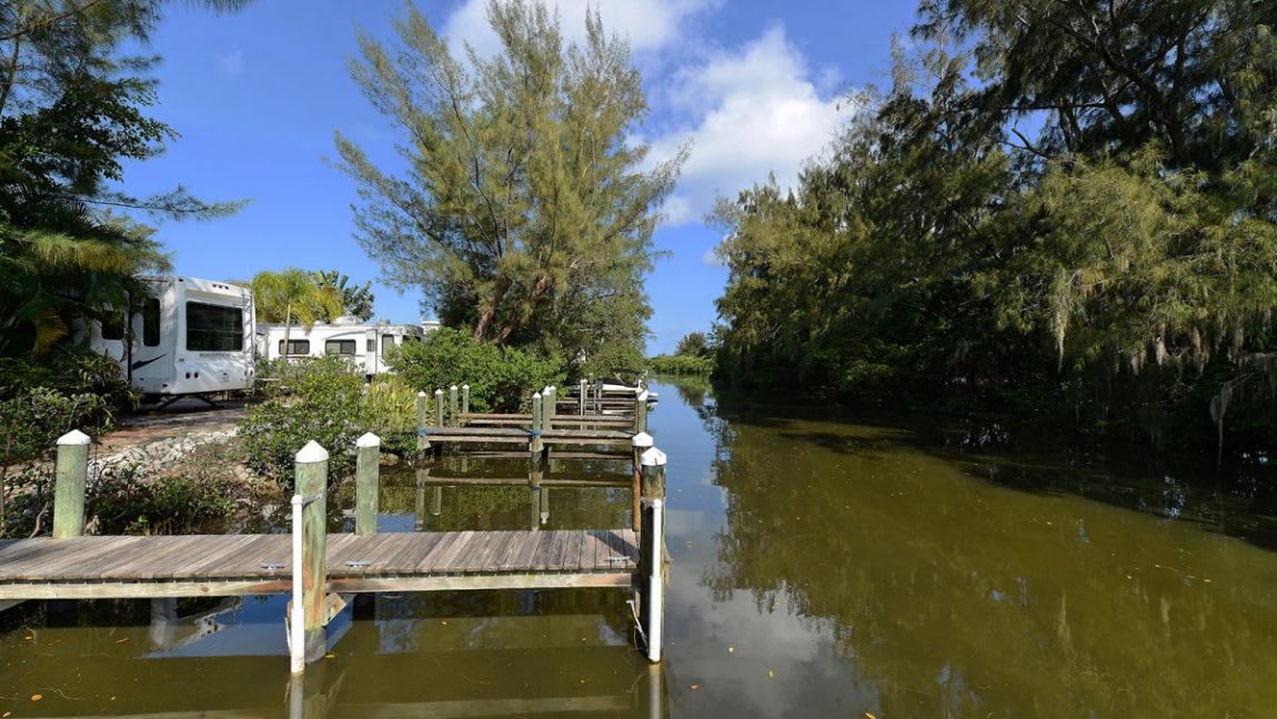 Holiday Cove RV Resort