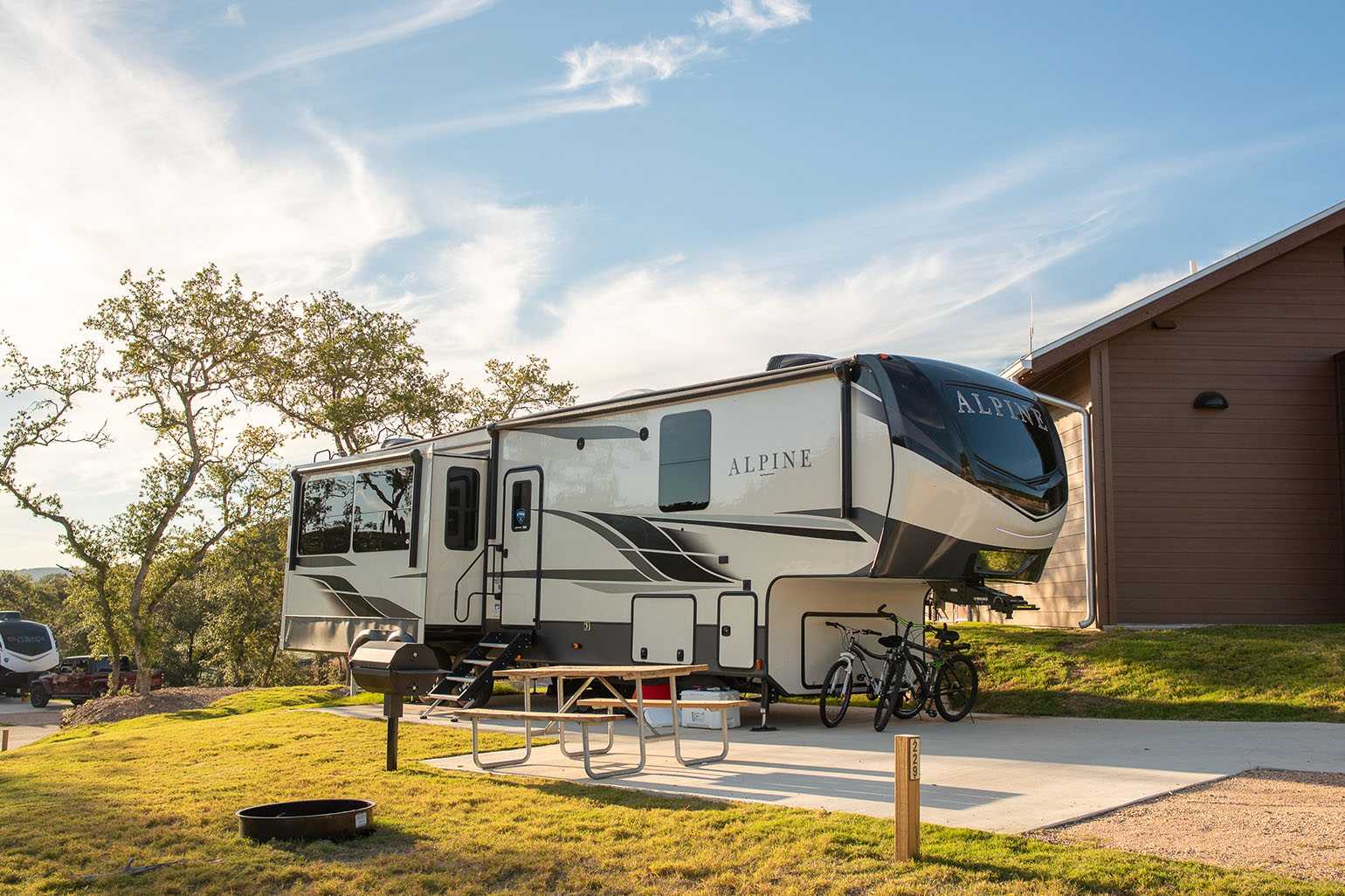 Red Carpet Back-In RV