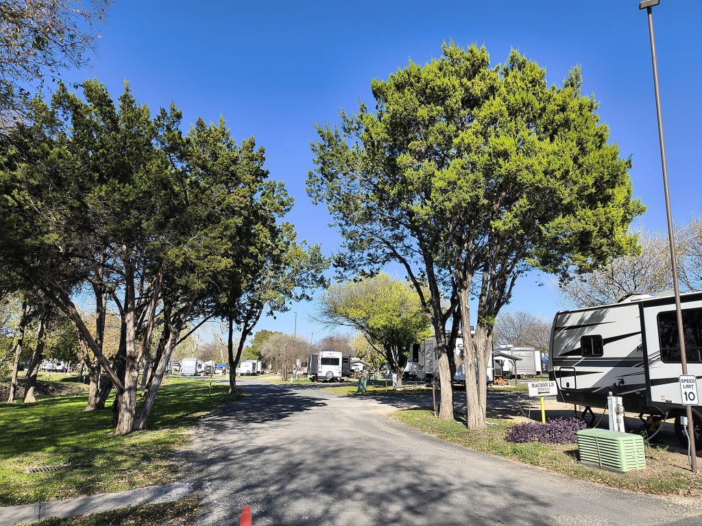 Rv Site (30 AMP) Full Hookup
