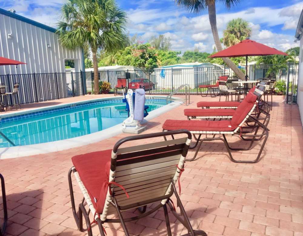Sunshine Holiday MHCC RV and Camping Resort