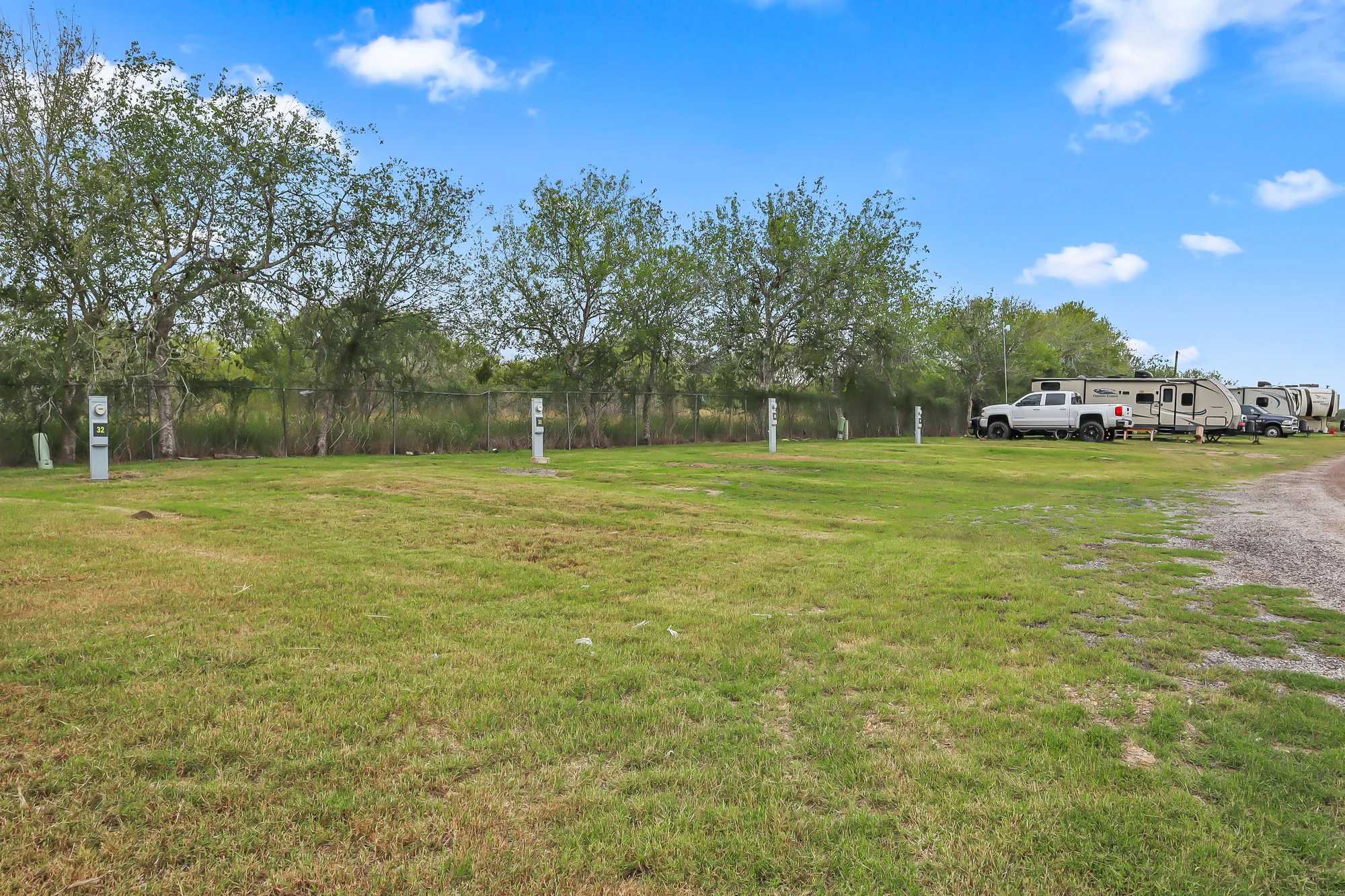 Mathis Motor Inn and RV Park