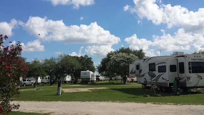 A Country Breeze RV Park