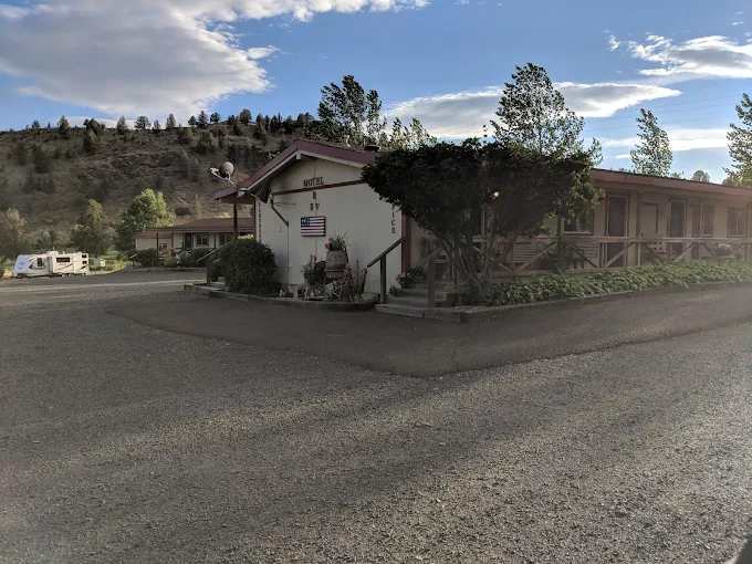 Monument Motel and RV Park