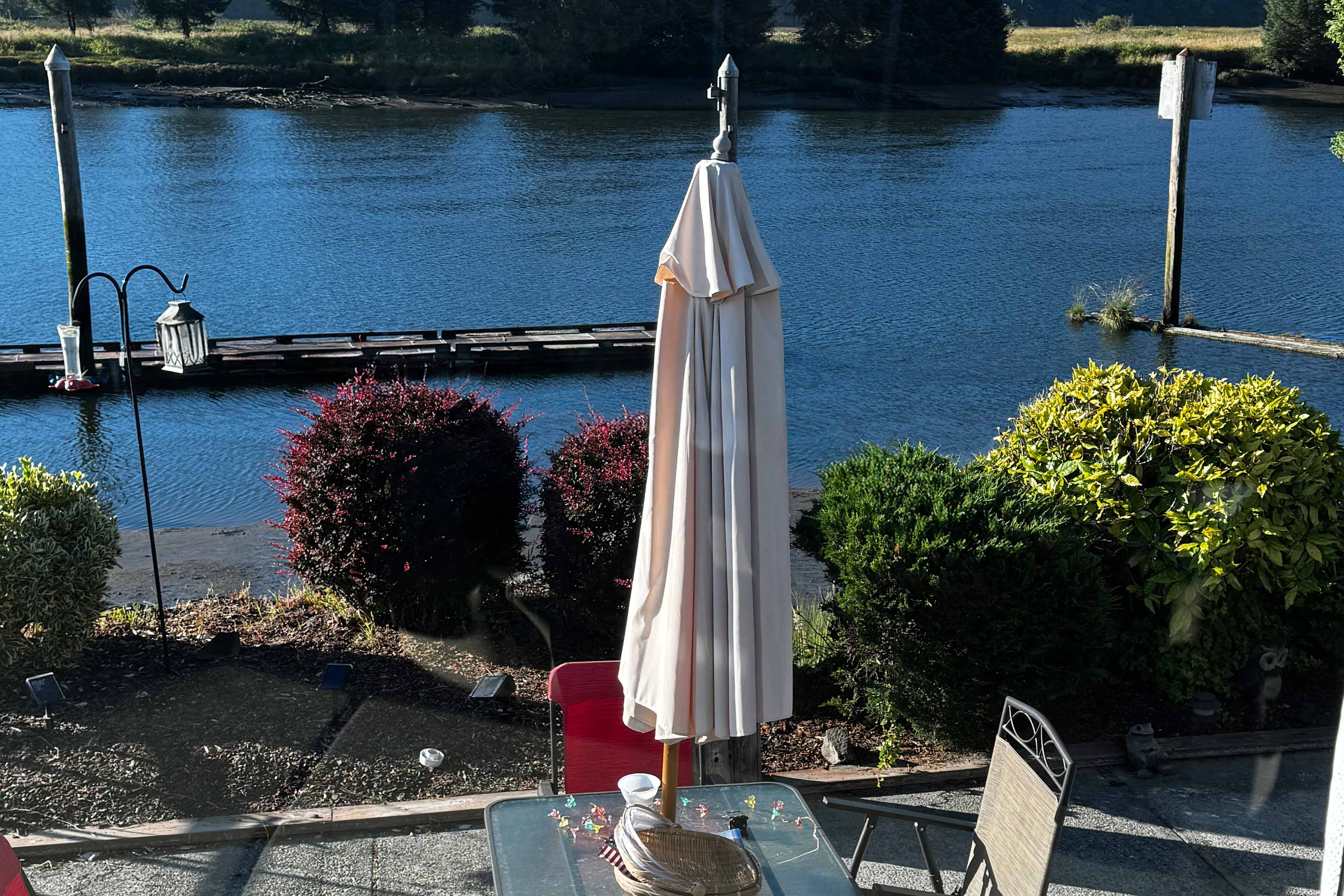 Catch the morning light off the river for a casual breakfast in the glorious morning sun.