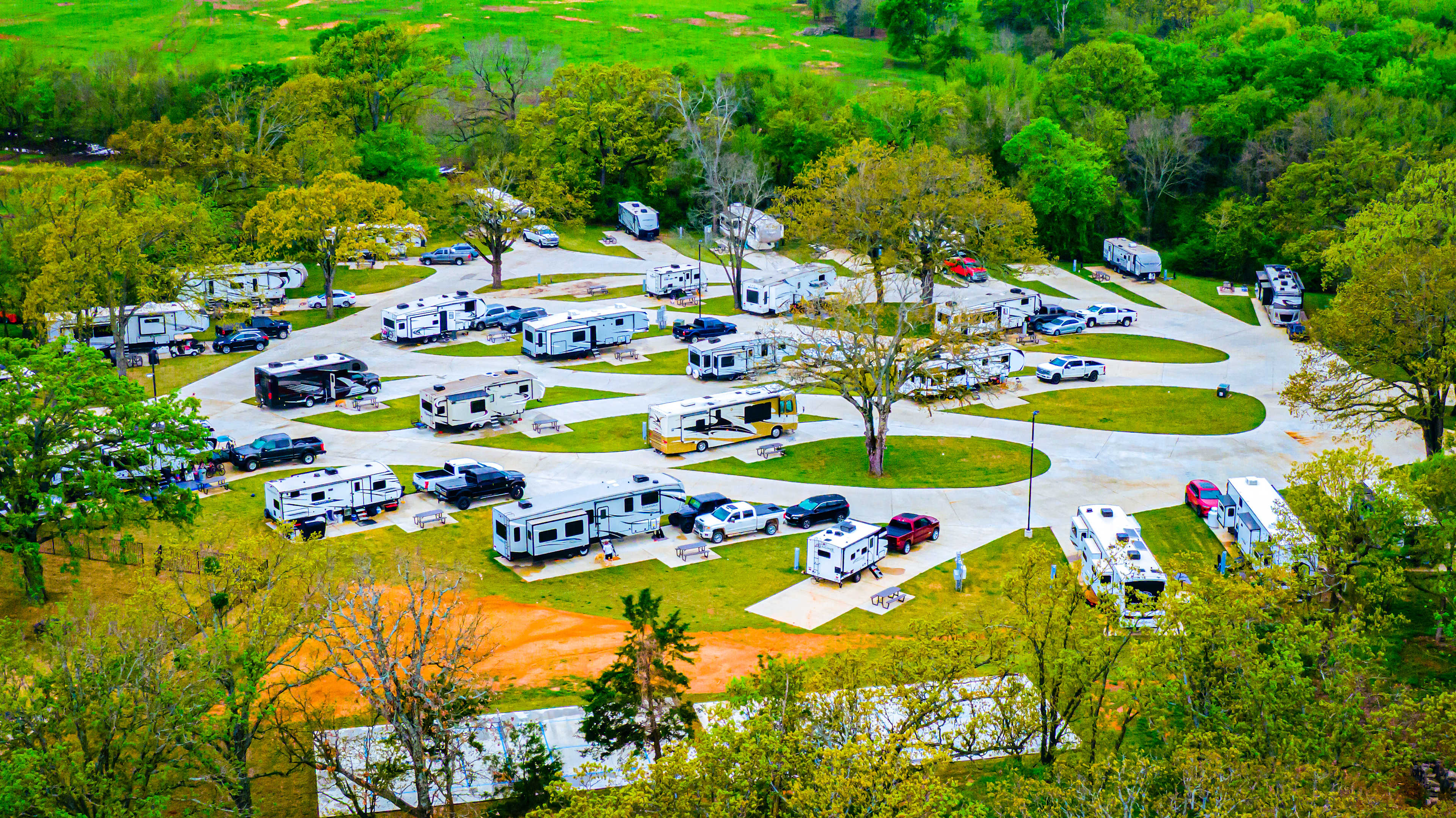 The Oaks On 37 Tiny Homes RV Resort