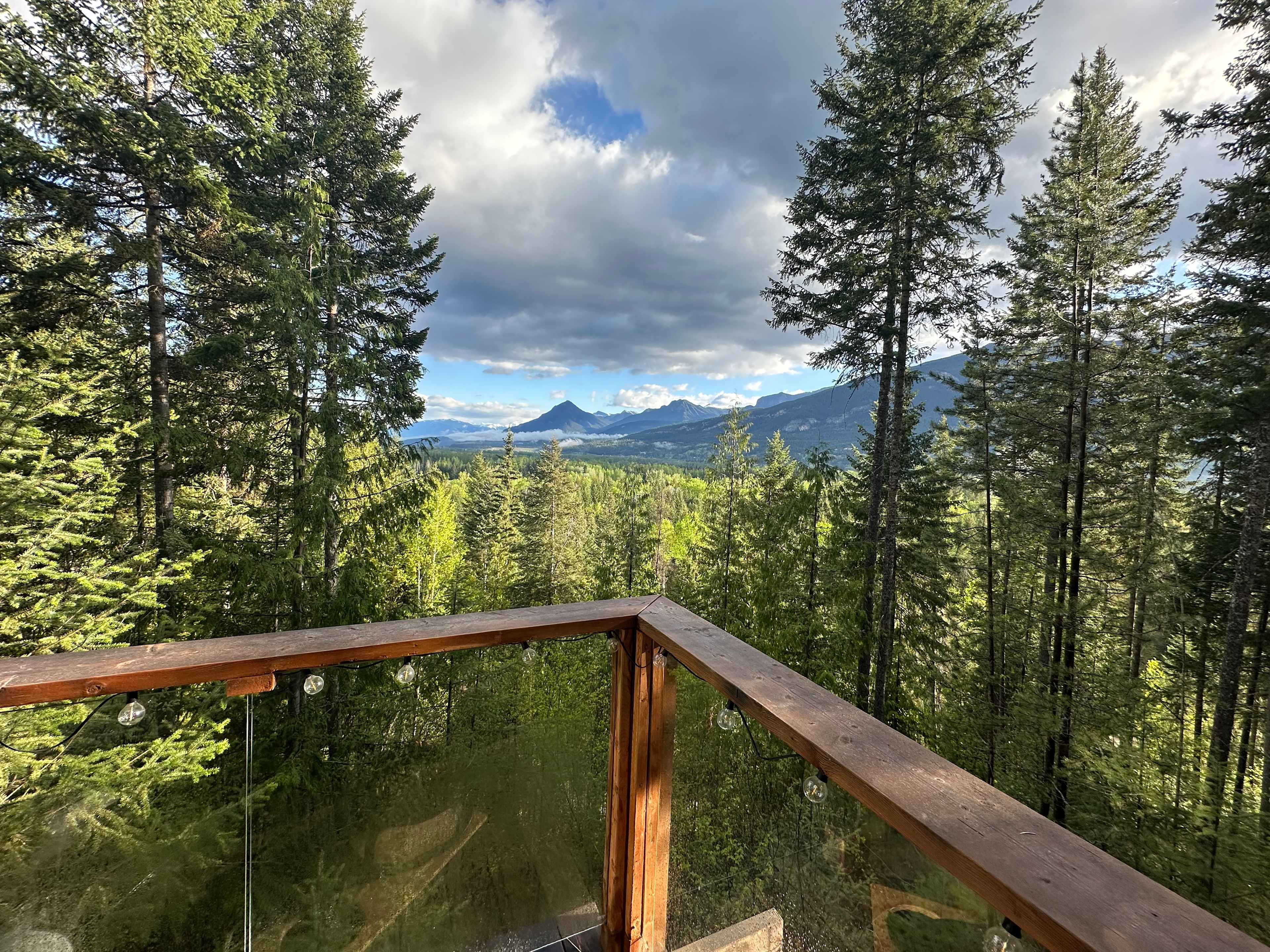 Mountain Treehouse & Cabins