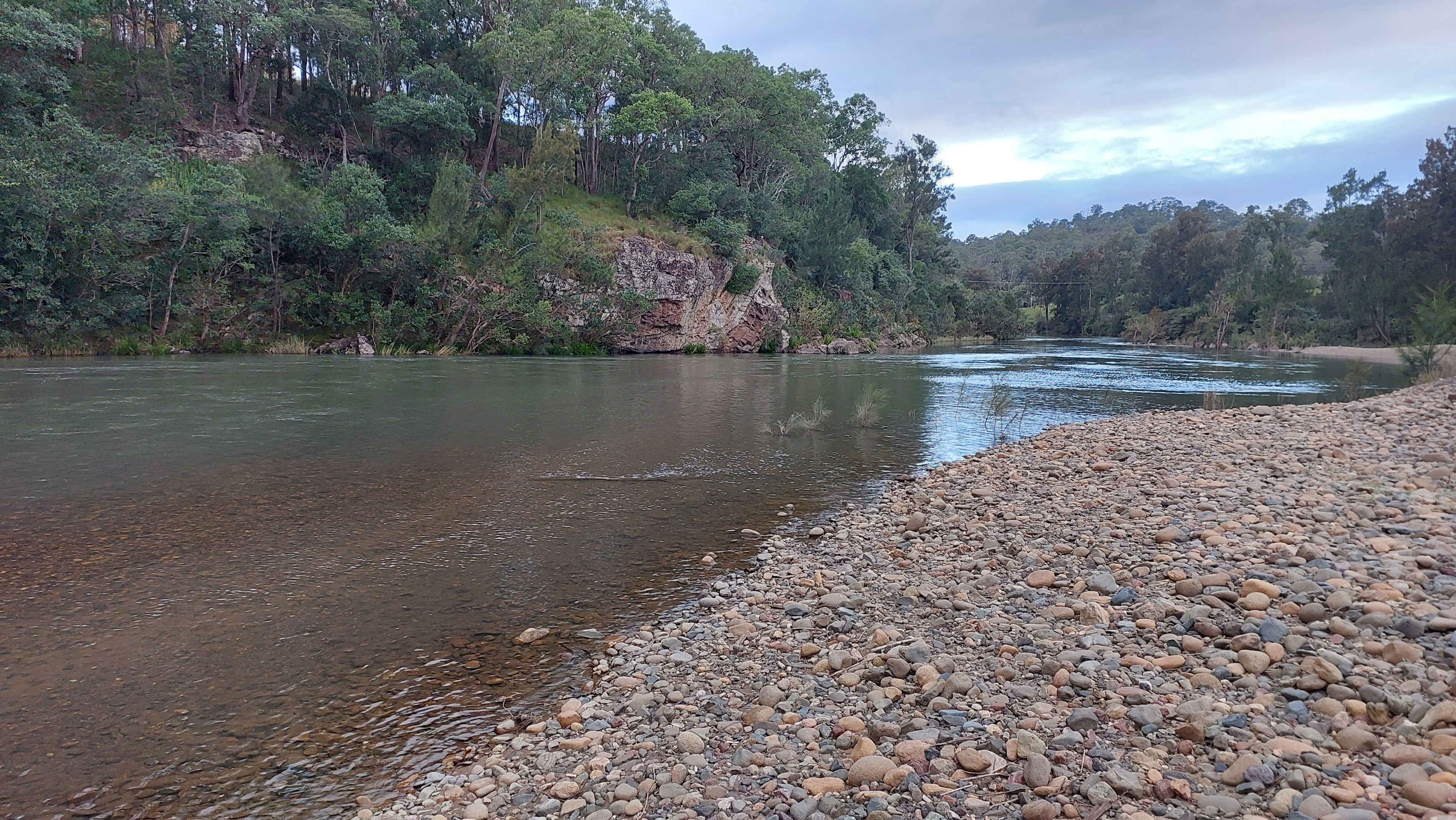Riverside Camping - Long Flat Pub
