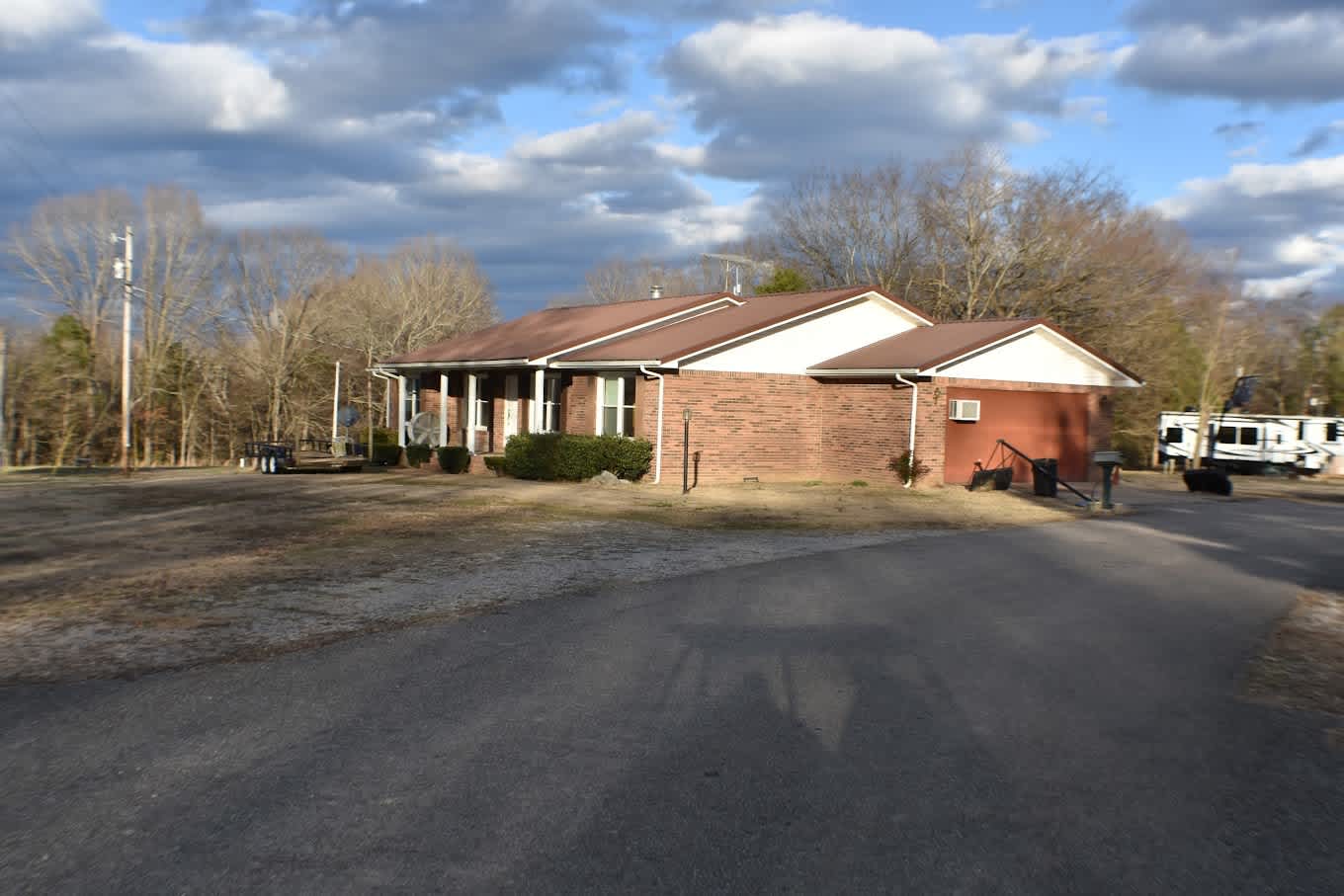 Elk Harbor Lakeside Campground, RV Park, Store & Cafe