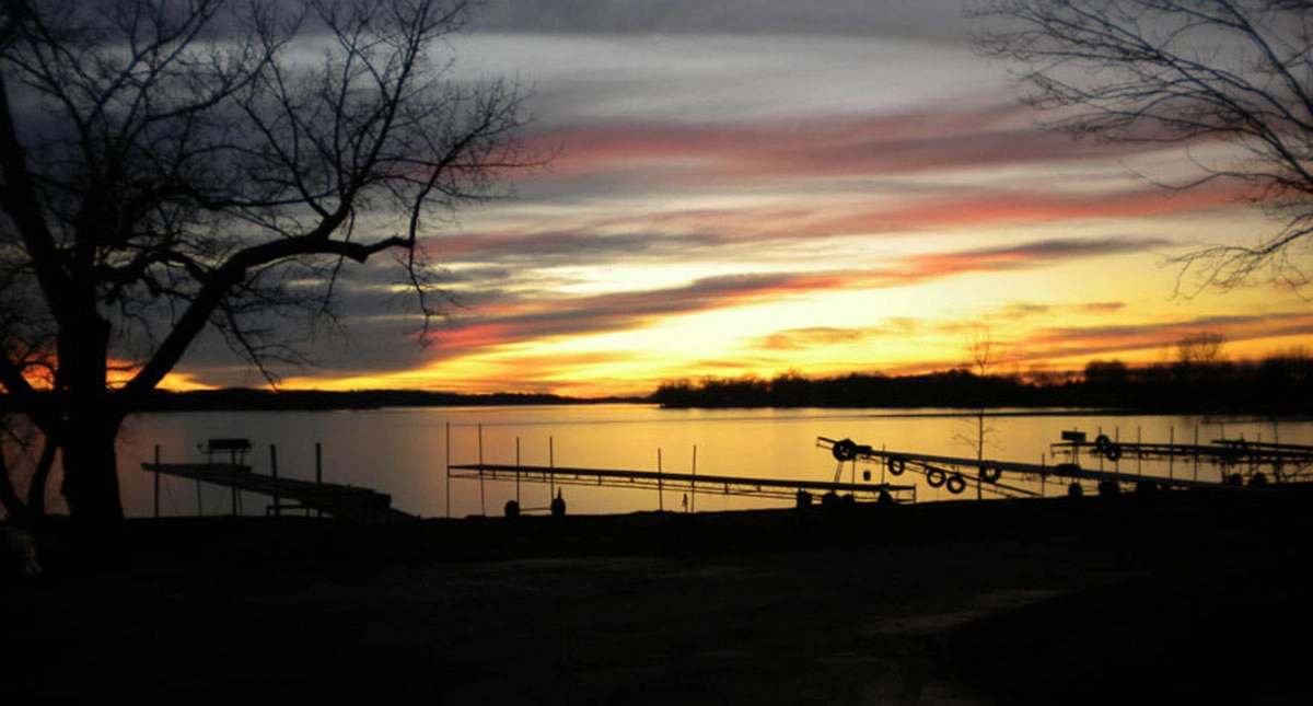 Head Of The Lakes Resort