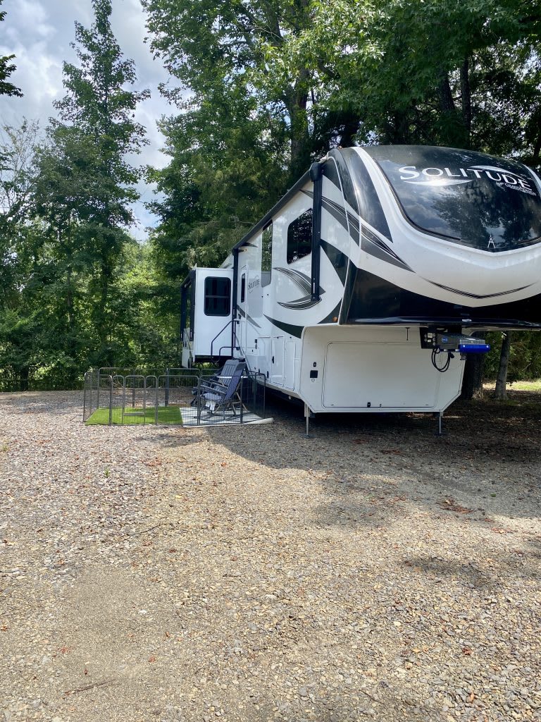 The Weekender Cabins and RV Retreat