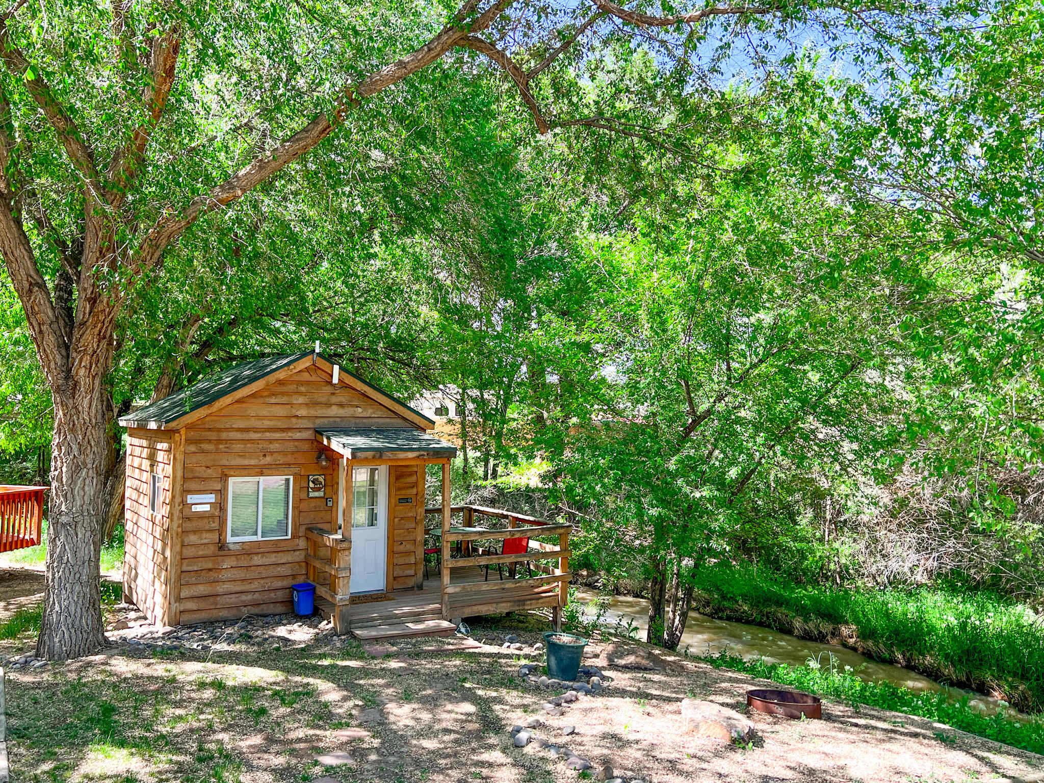 Cedar Creek Lodging & RV Park