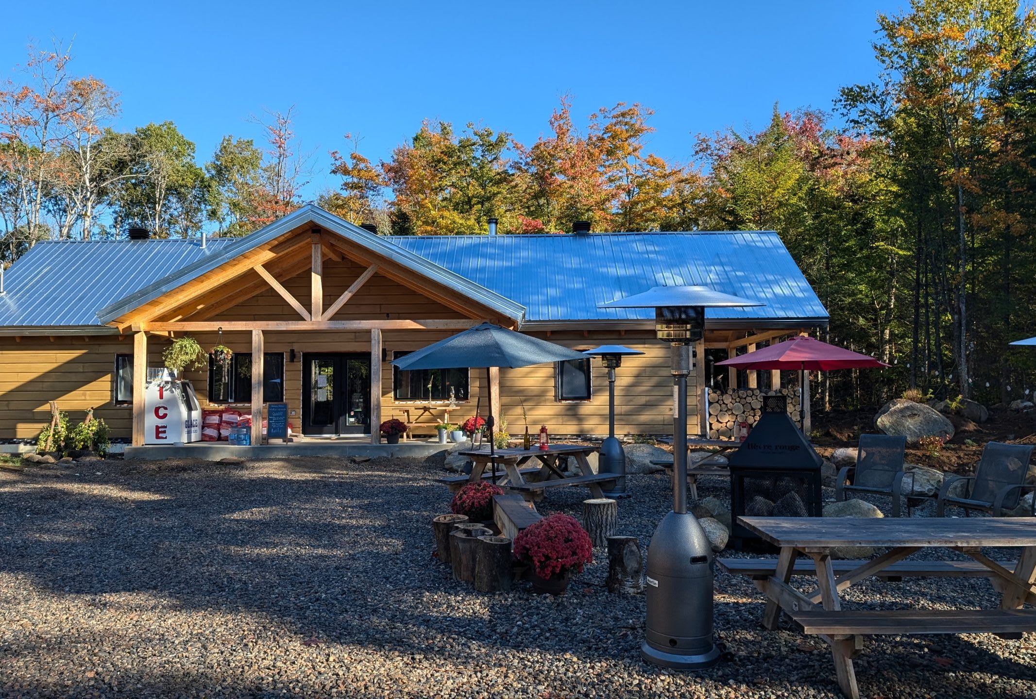 The Guest Lodge/ Le Chalet d'Accuel