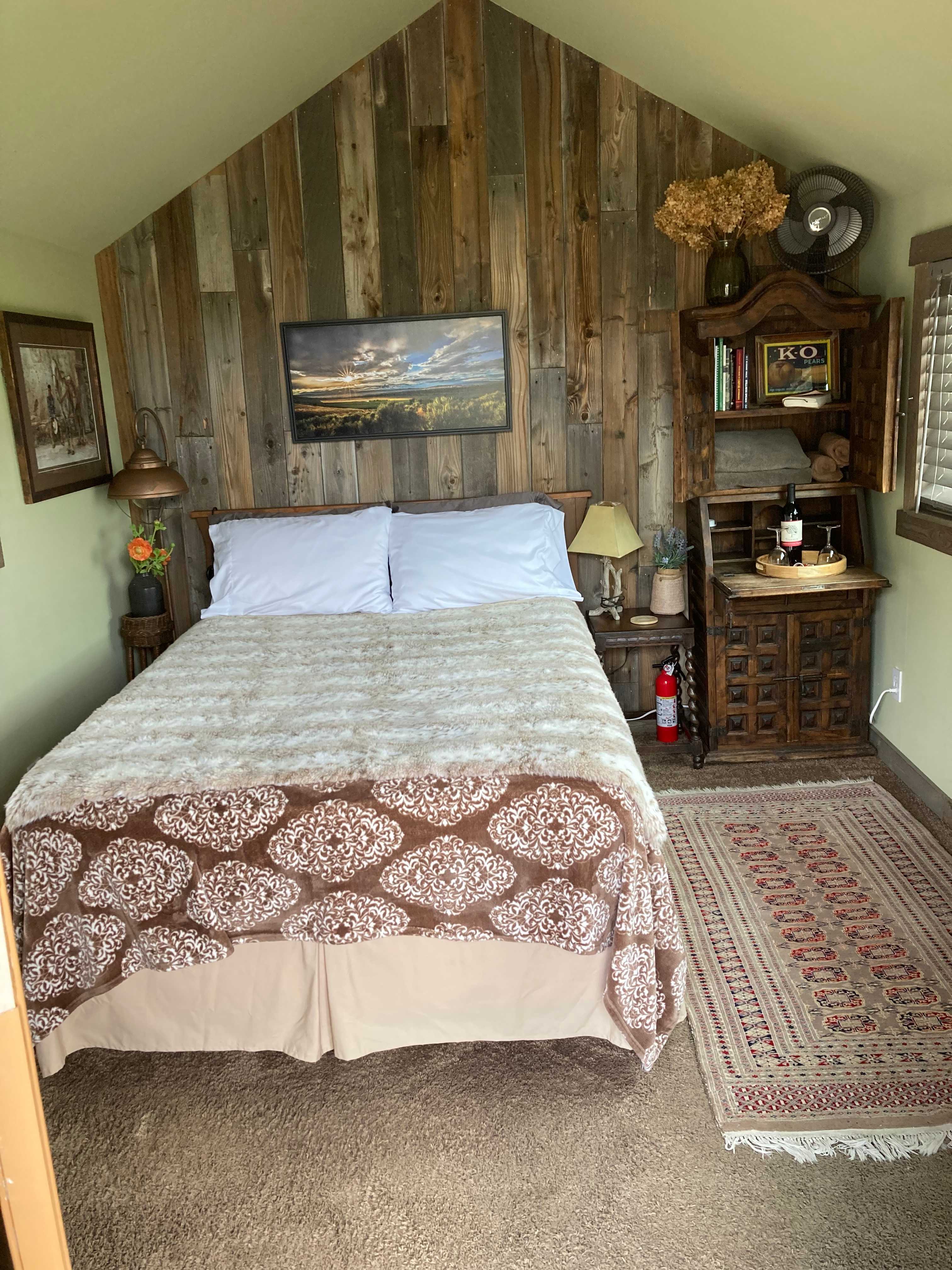 Mountain View Glamping Cabin