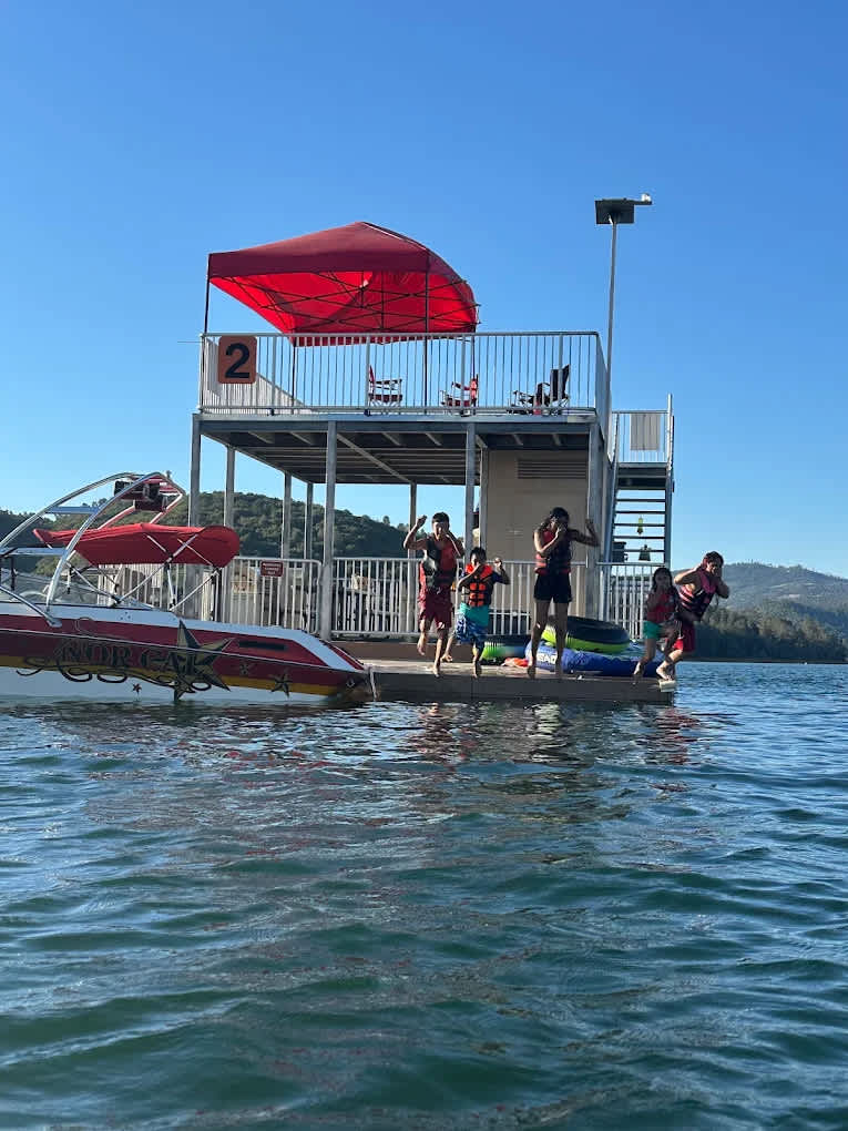 Lake Oroville's Floating Campsites