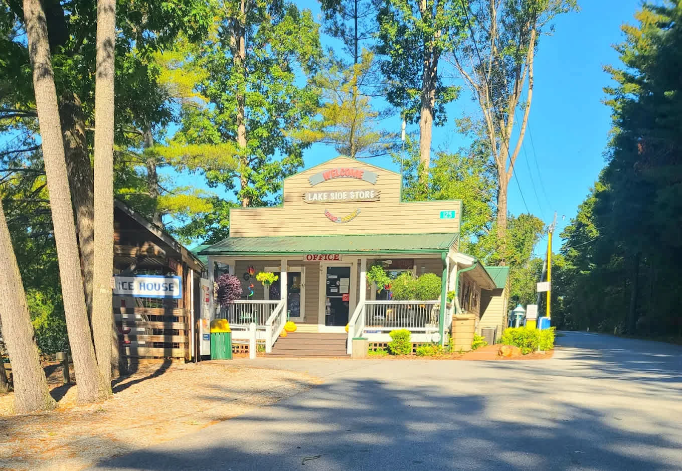 Asheville RV Park - Rutledge Lake RV Park