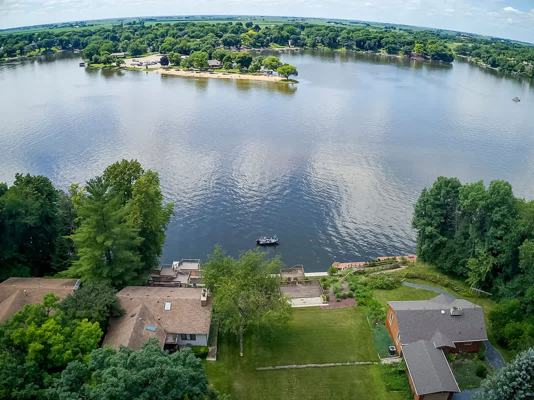 Lake Holiday