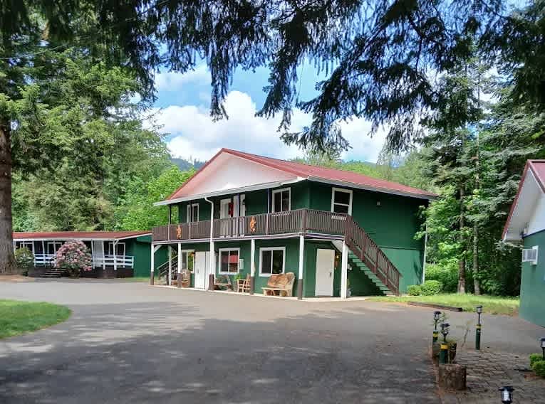 Lone Fir Resort