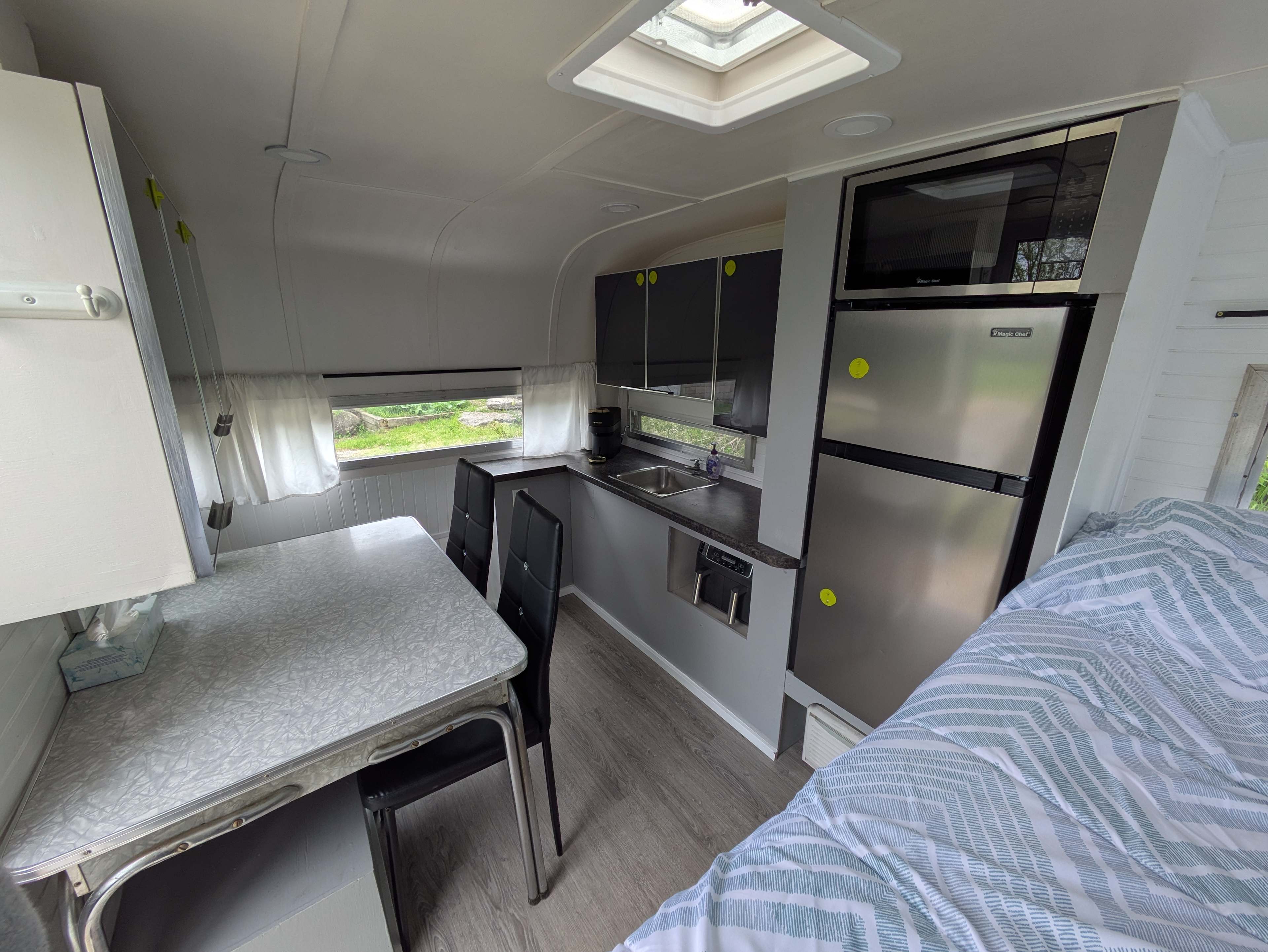 RV/Camper Parking 10min To Kingston
