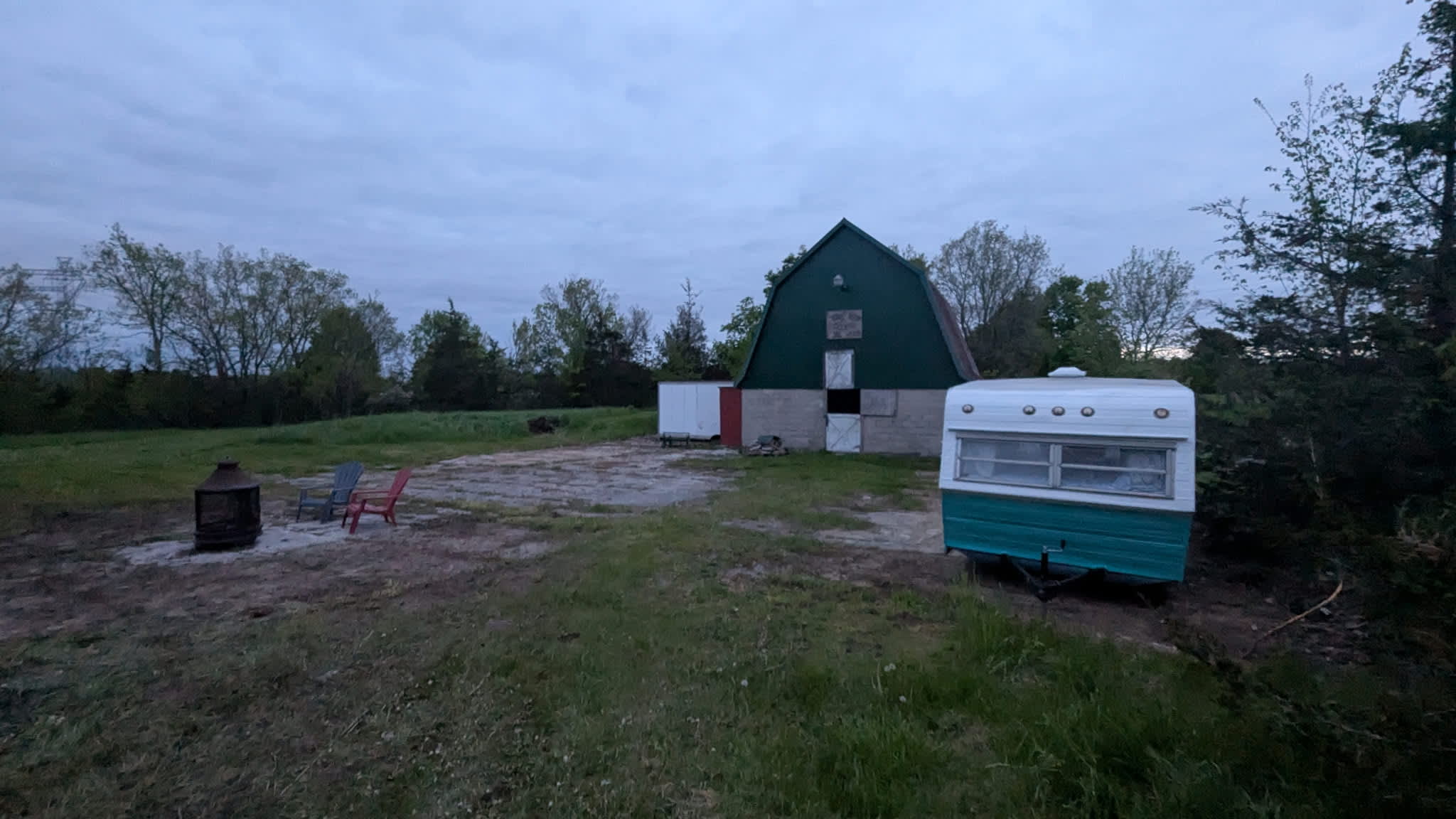 RV/Camper Parking 10min To Kingston