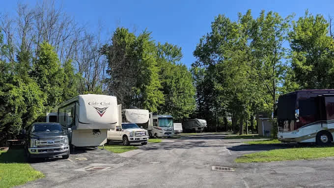 Royal Motel & Campgrounds
