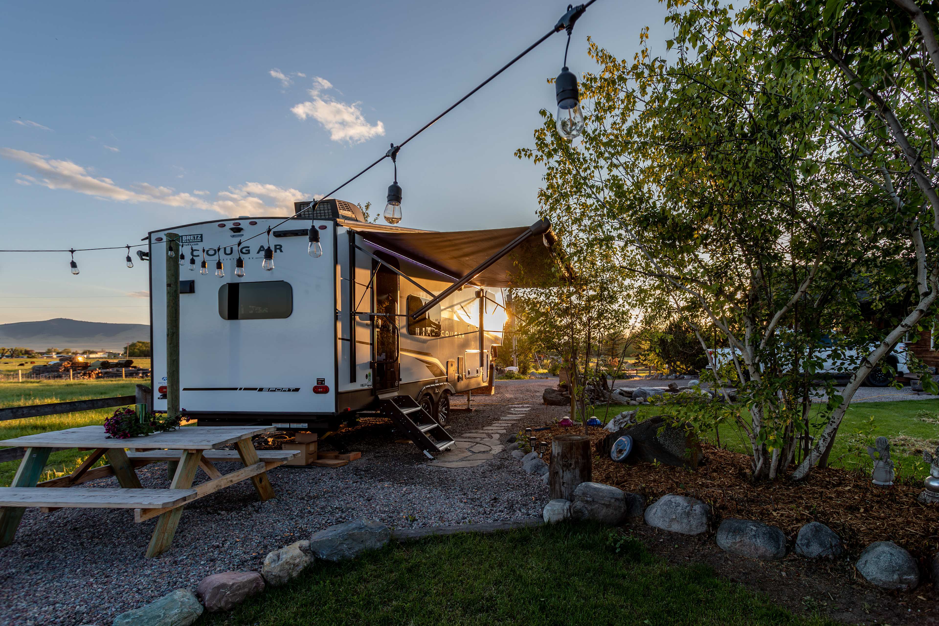 Cozy Camper With Mountain Views
