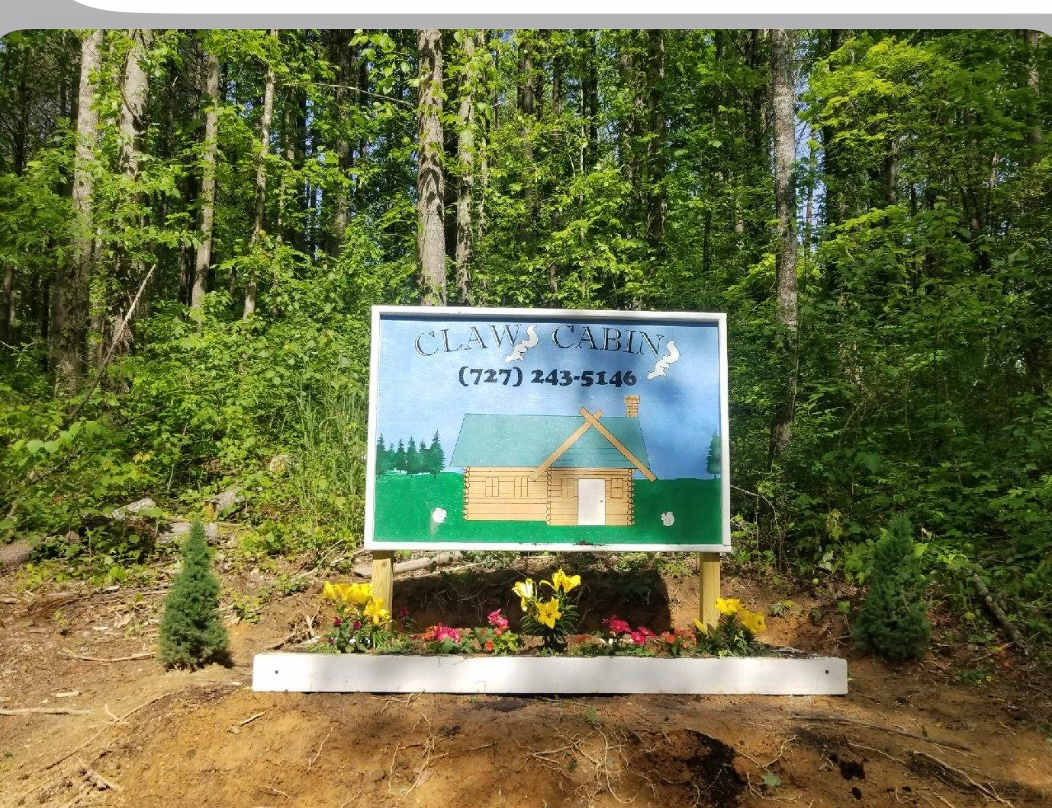 Claws cabins in Penrose