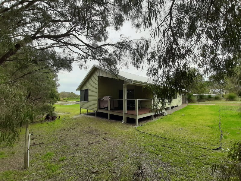 Acacia Chalets