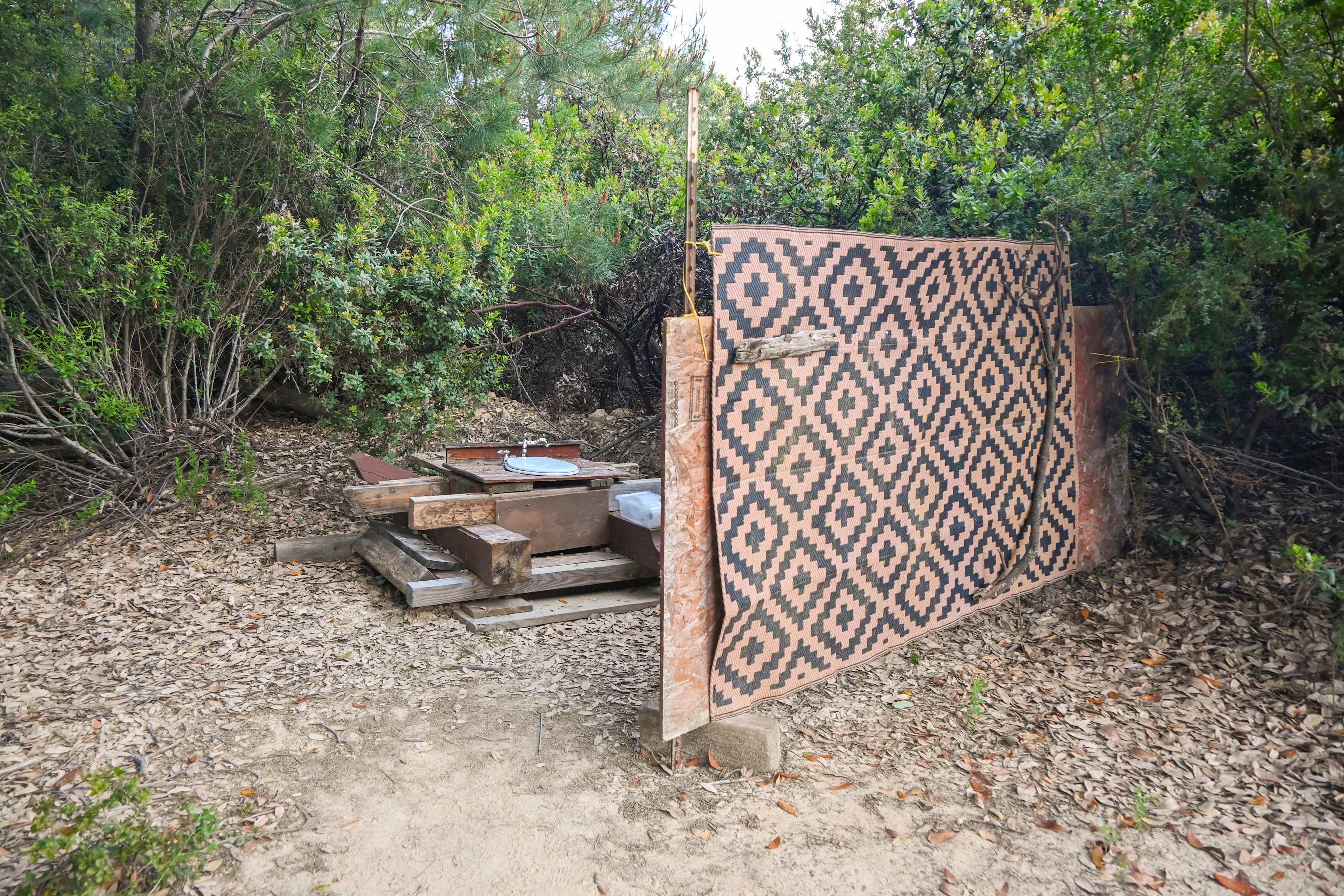 Bathroom privacy wall