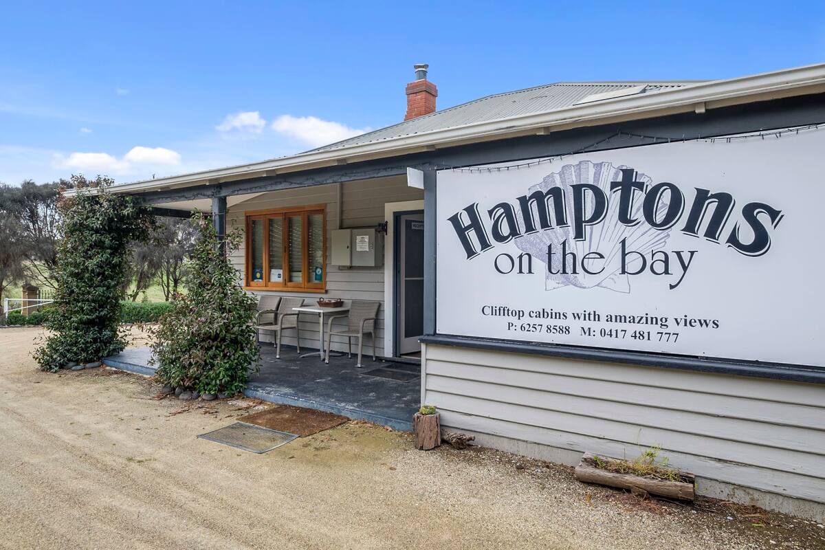 Hamptons on the Bay - Cabins 1-4
