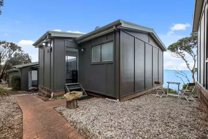 Hamptons on the Bay - Cabins 1-4