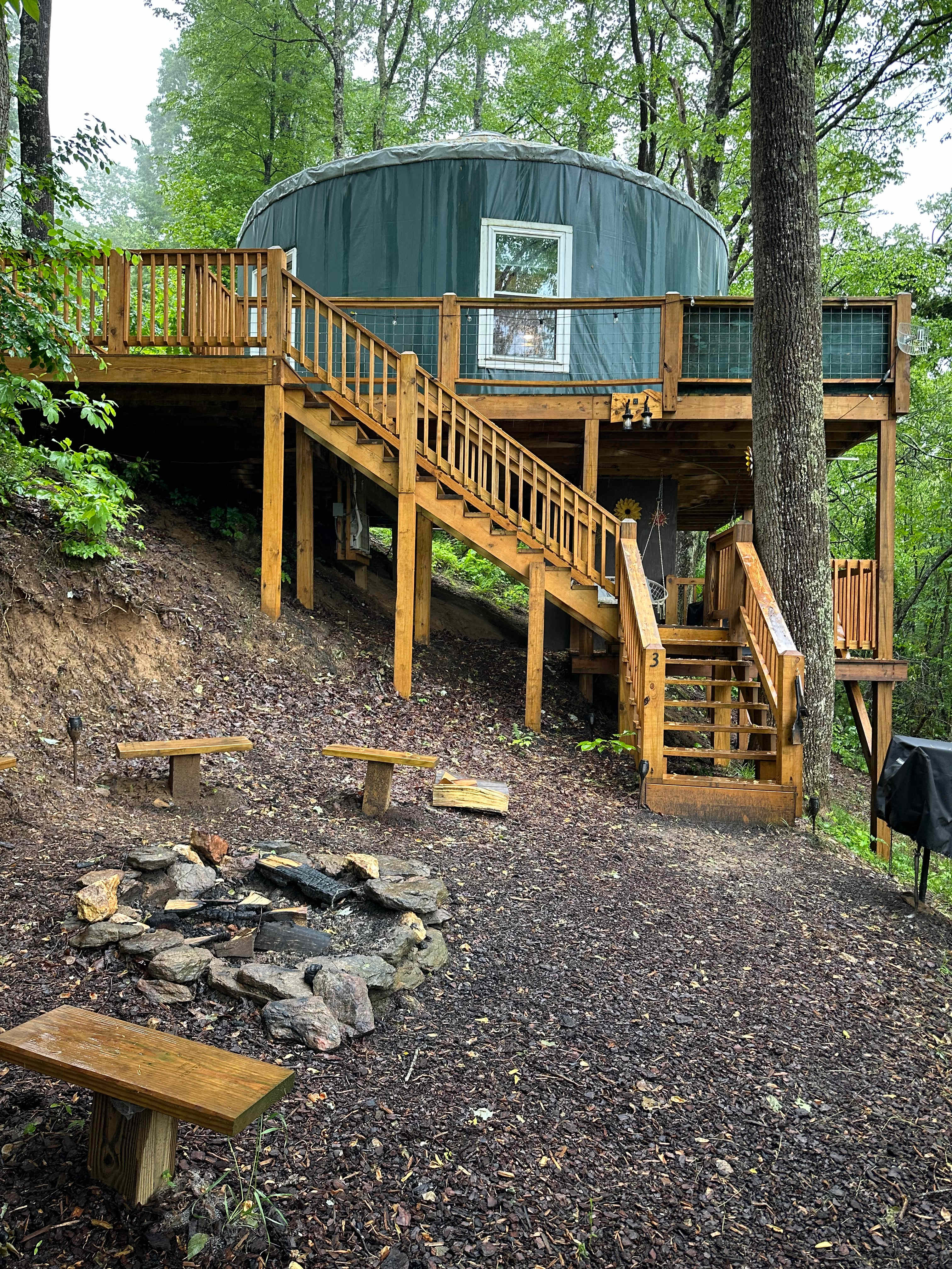 WindSong in the treetops/hot tub,