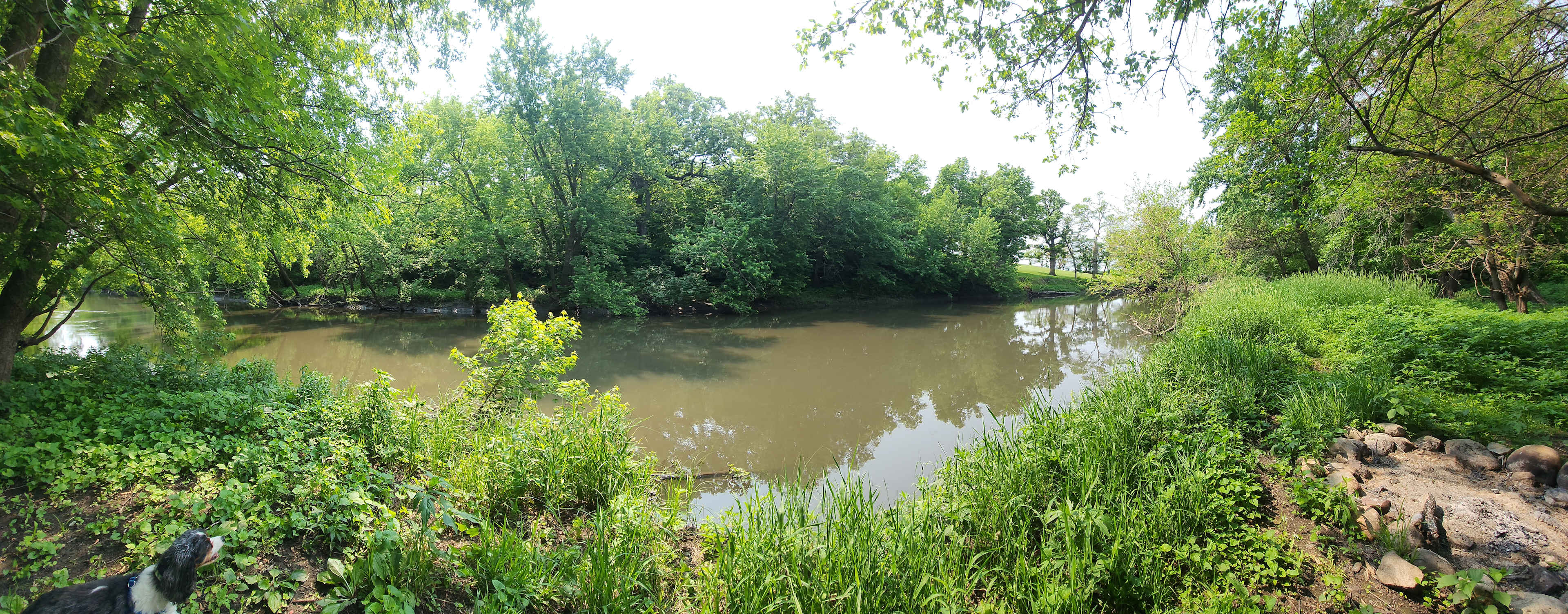 Secluded riverside ranch