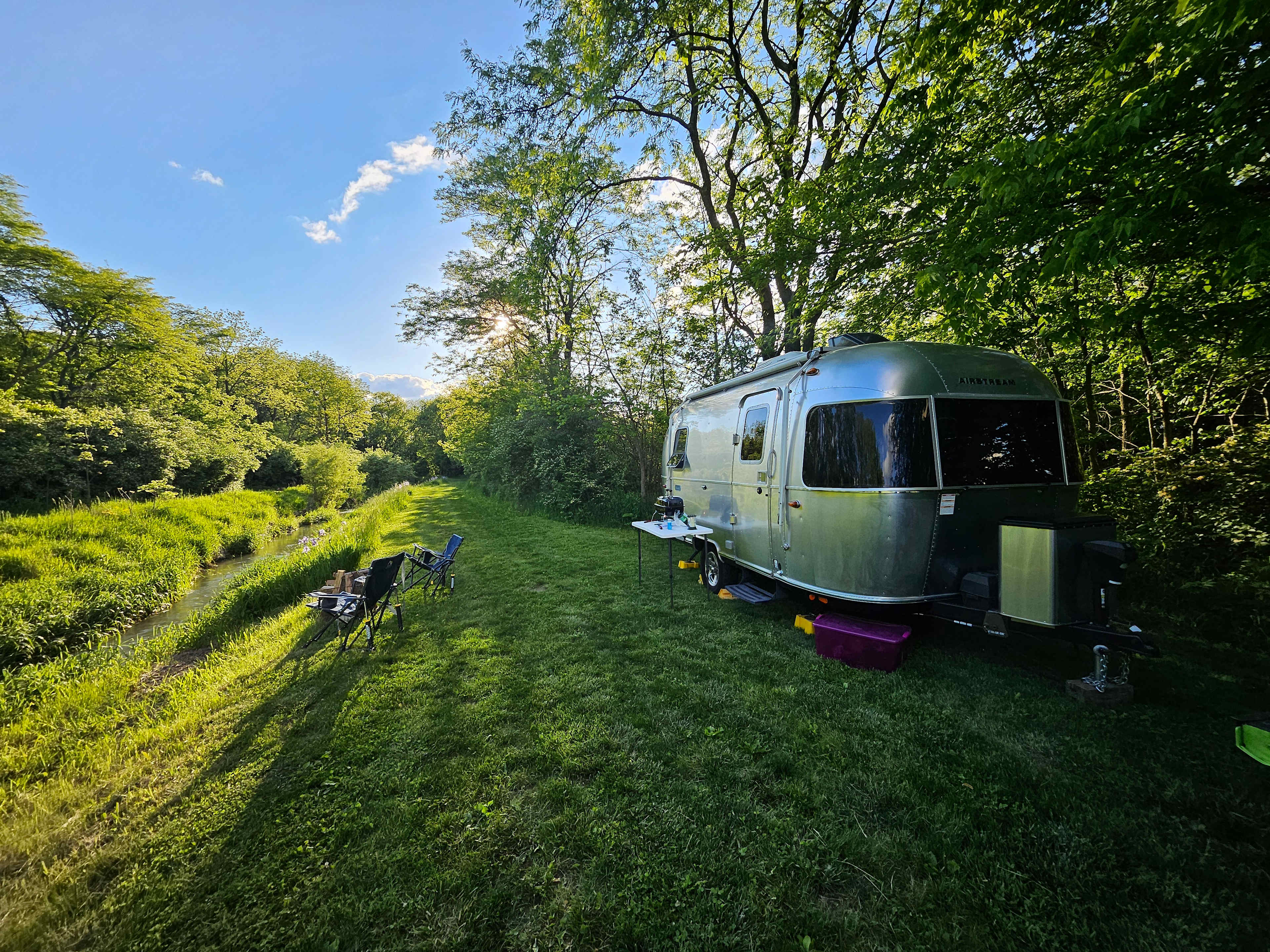 Rusty's Retreat with pond and river
